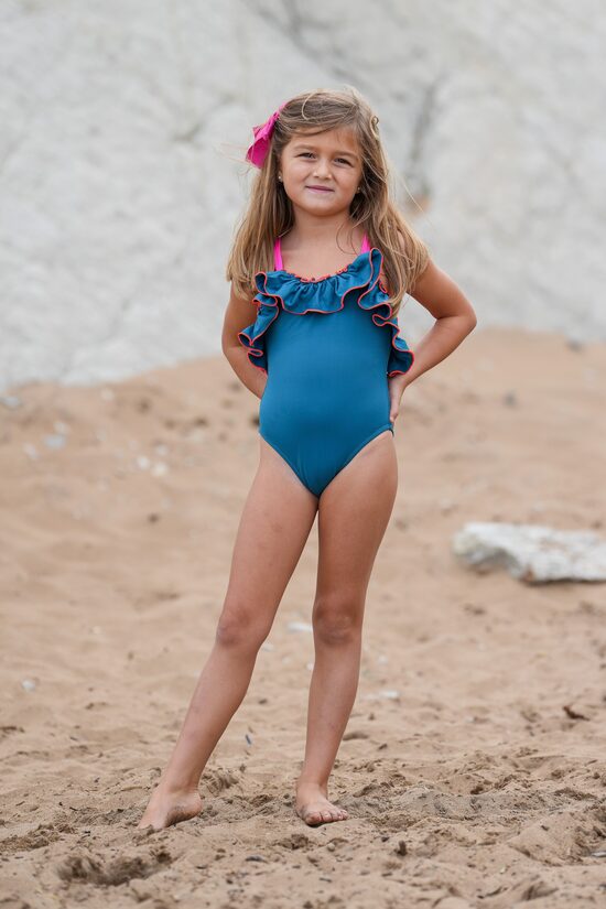 Bañador de niña con volante y tirantes de tul Ola